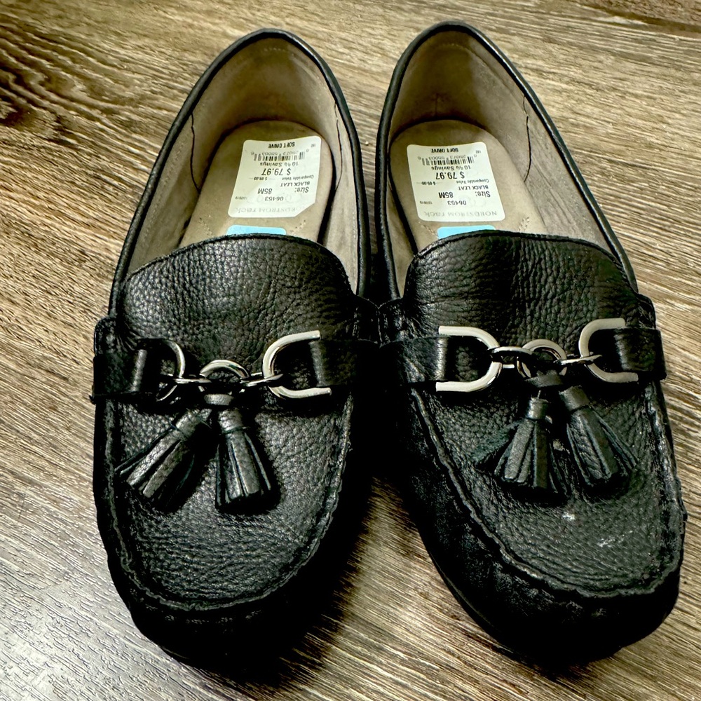 Black loafer with bit buckle and tassel. NWOT Aerosoles 8.5